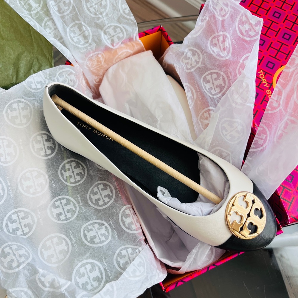 Tory Burch  Chelsea ballet Women's Cream and Black 6